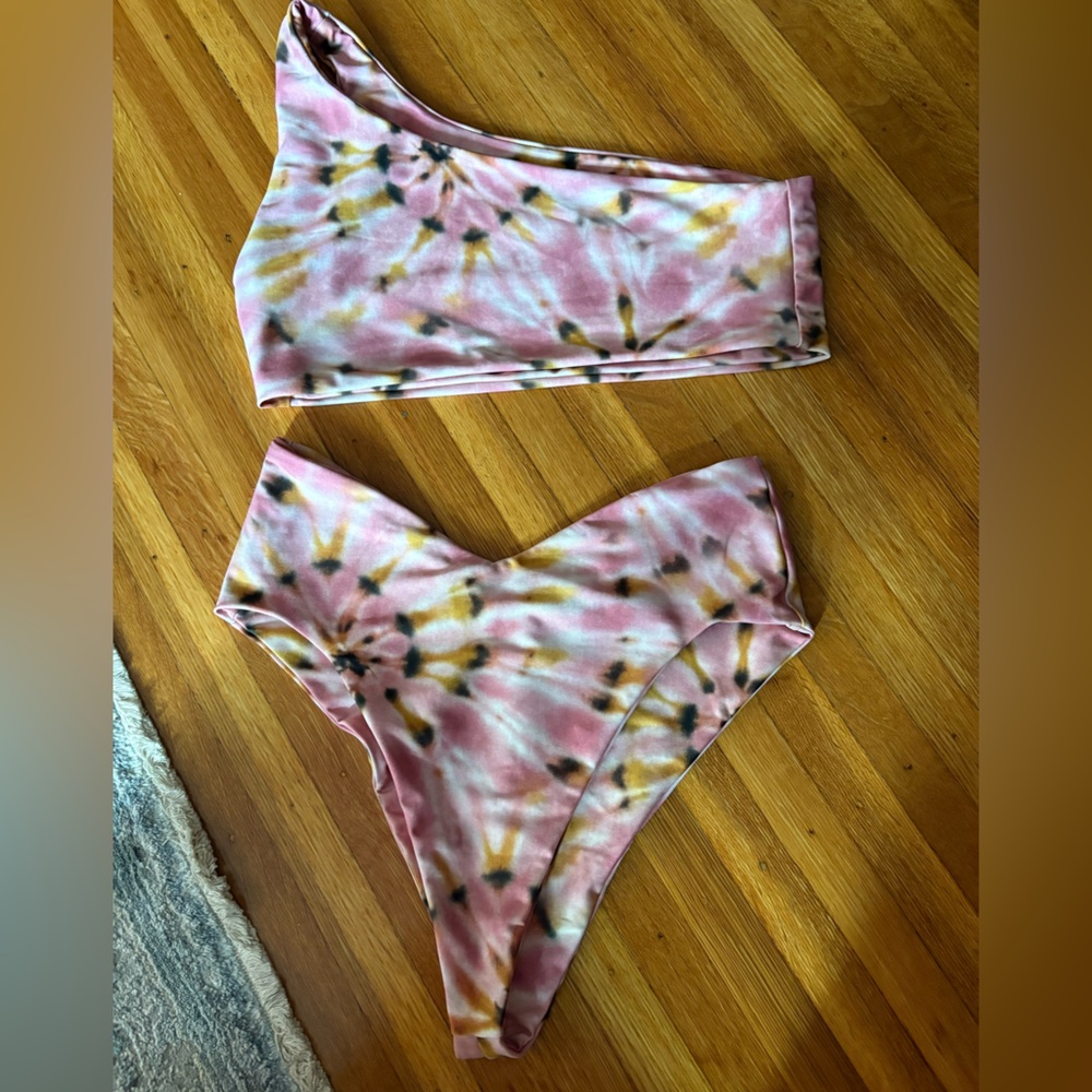 Skatie Austin Melly Bottom Med Ellis Top Large One Shoulder Bikini